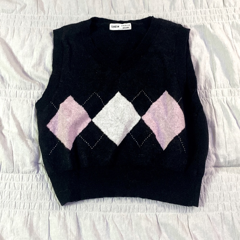 White,black,pink sweater vest